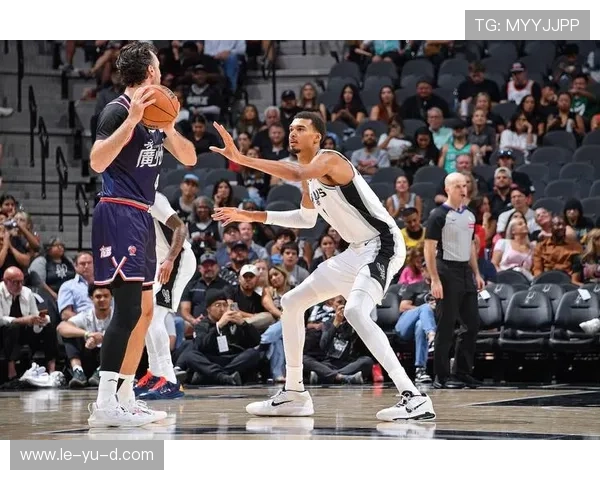 文班亚马领衔圣安东尼奥马刺队迎关键胜利,展现未来之星风采 文班亚马领衔圣安东尼奥马刺队迎关键胜利,展现未来之星风采